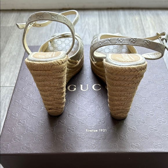 Gucci Cream Sandals with Wedge Heel and Ankle Strap - Picture 4 of 13